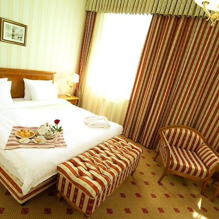 Grand Tien Shan Hotel Almaty Zimmer foto