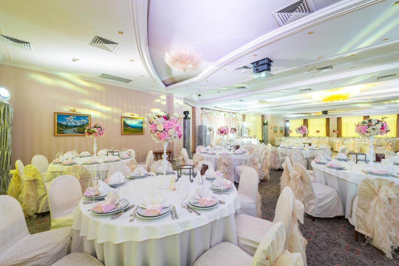 Grand Tien Shan Hotel Almaty Exterior foto