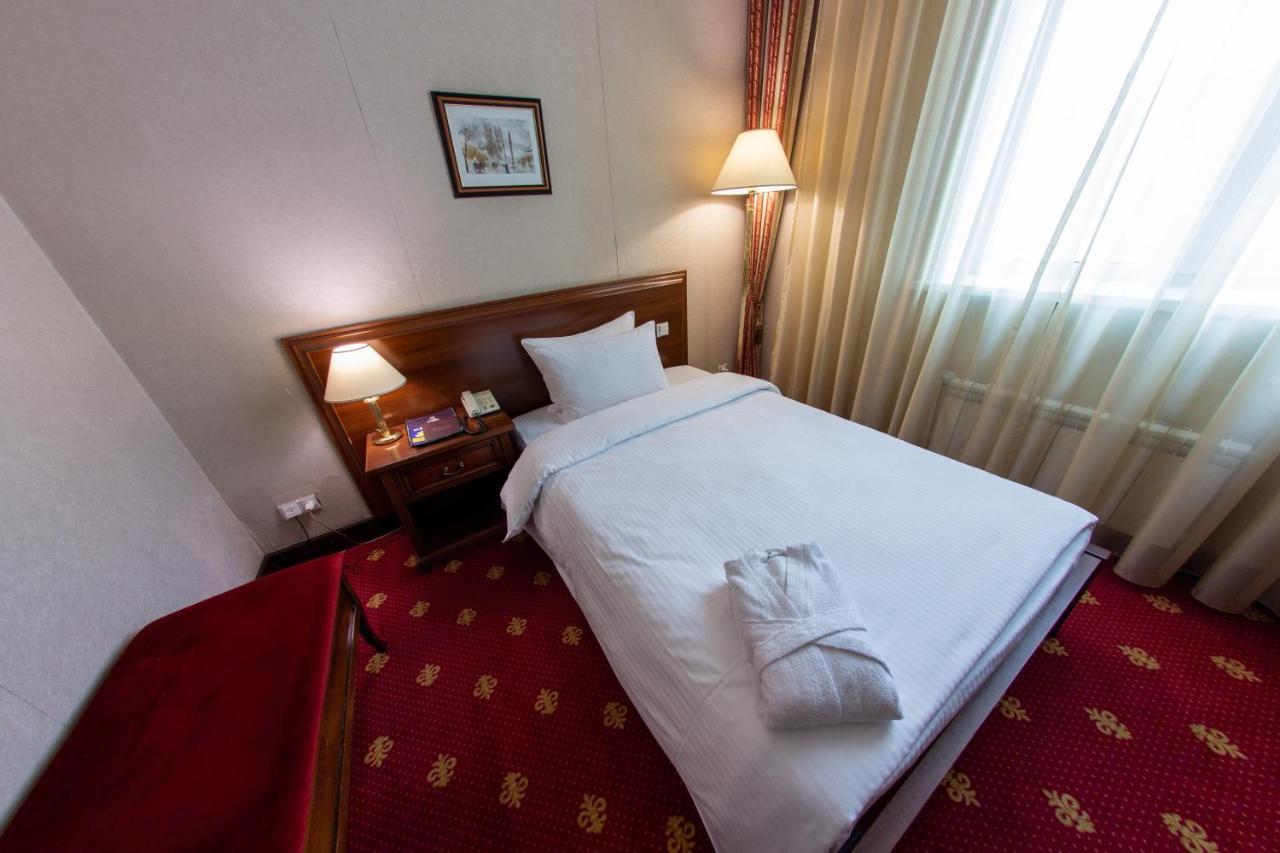 Grand Tien Shan Hotel Almaty Exterior foto