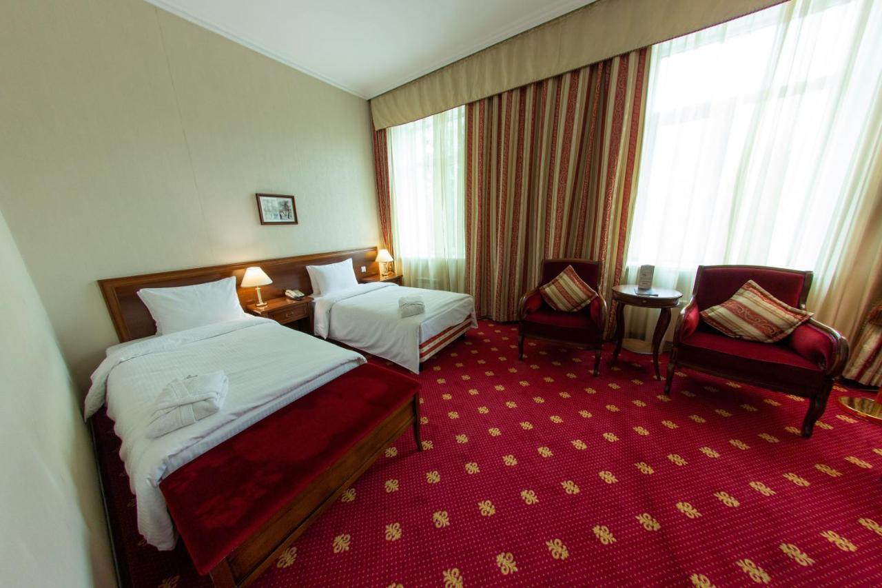 Grand Tien Shan Hotel Almaty Exterior foto