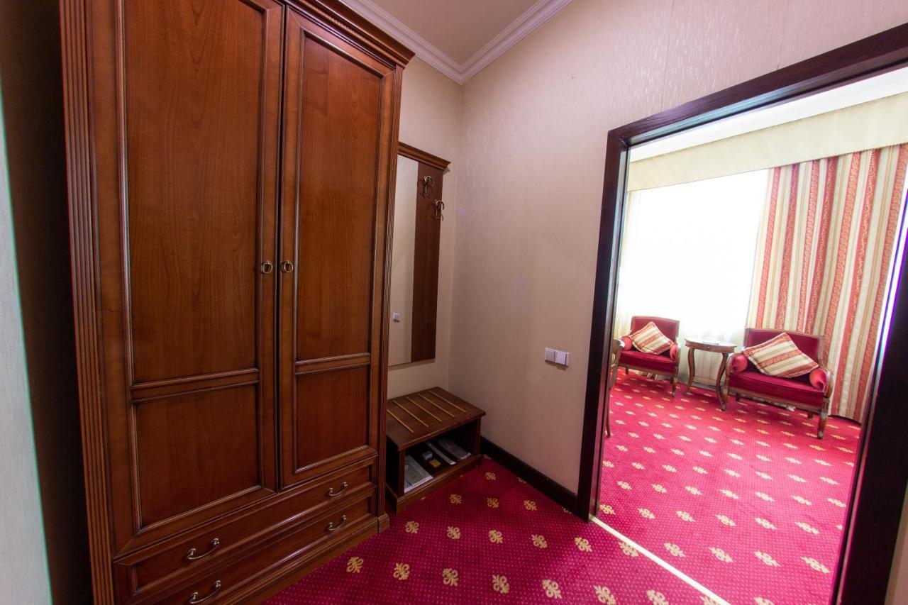 Grand Tien Shan Hotel Almaty Exterior foto