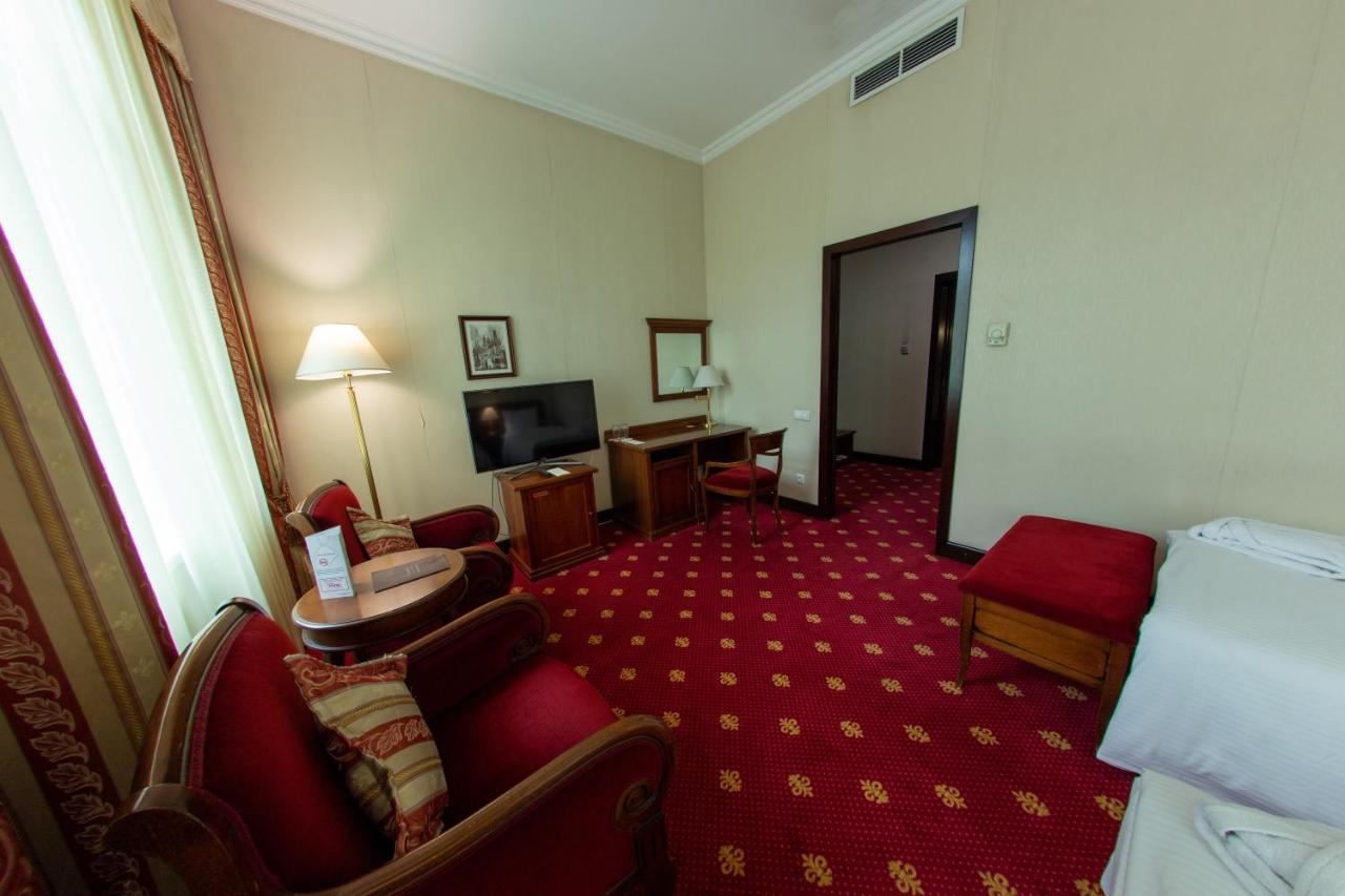 Grand Tien Shan Hotel Almaty Exterior foto