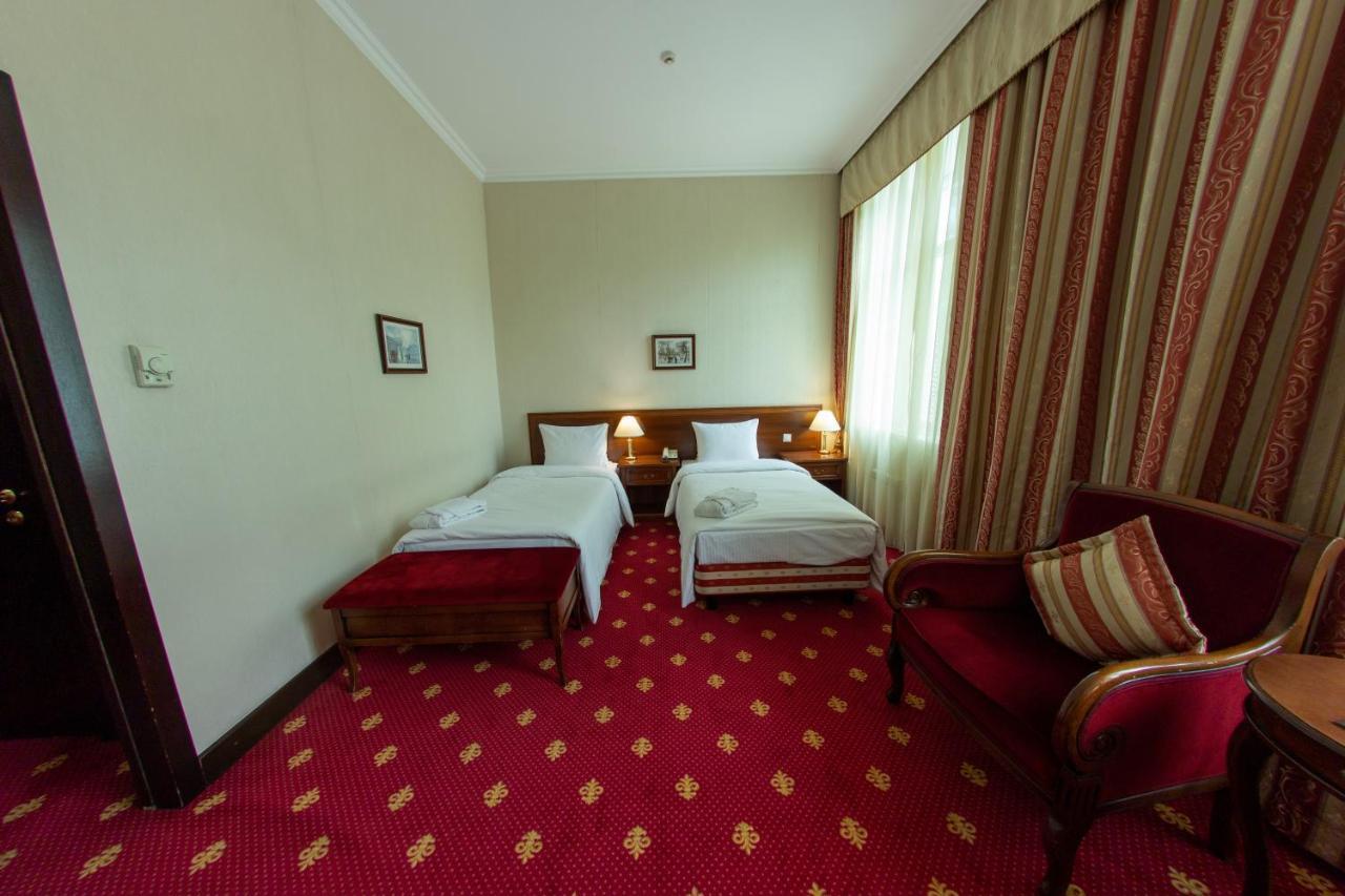 Grand Tien Shan Hotel Almaty Exterior foto