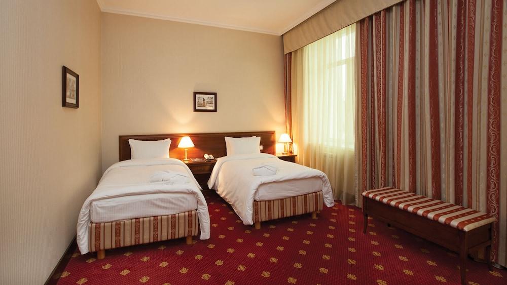 Grand Tien Shan Hotel Almaty Exterior foto