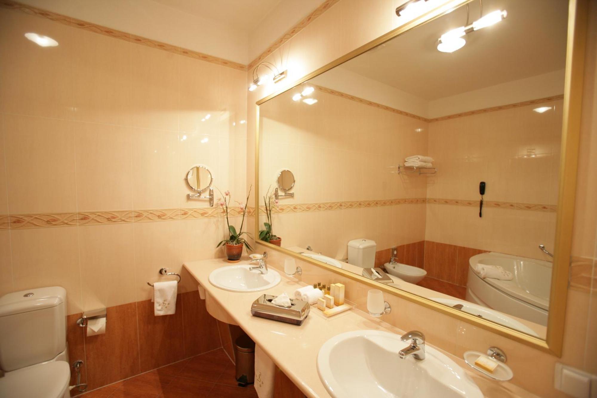Grand Tien Shan Hotel Almaty Zimmer foto