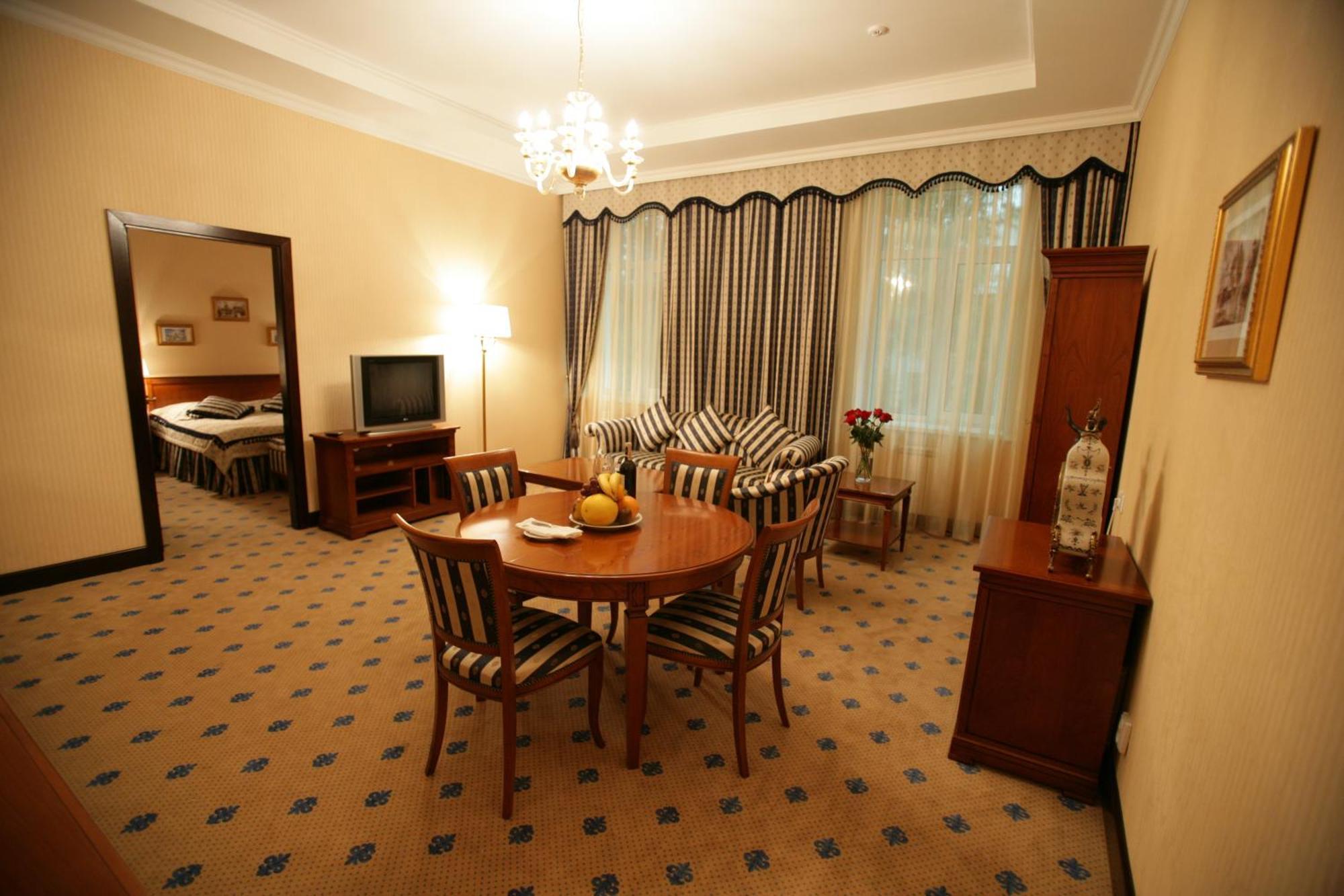Grand Tien Shan Hotel Almaty Zimmer foto