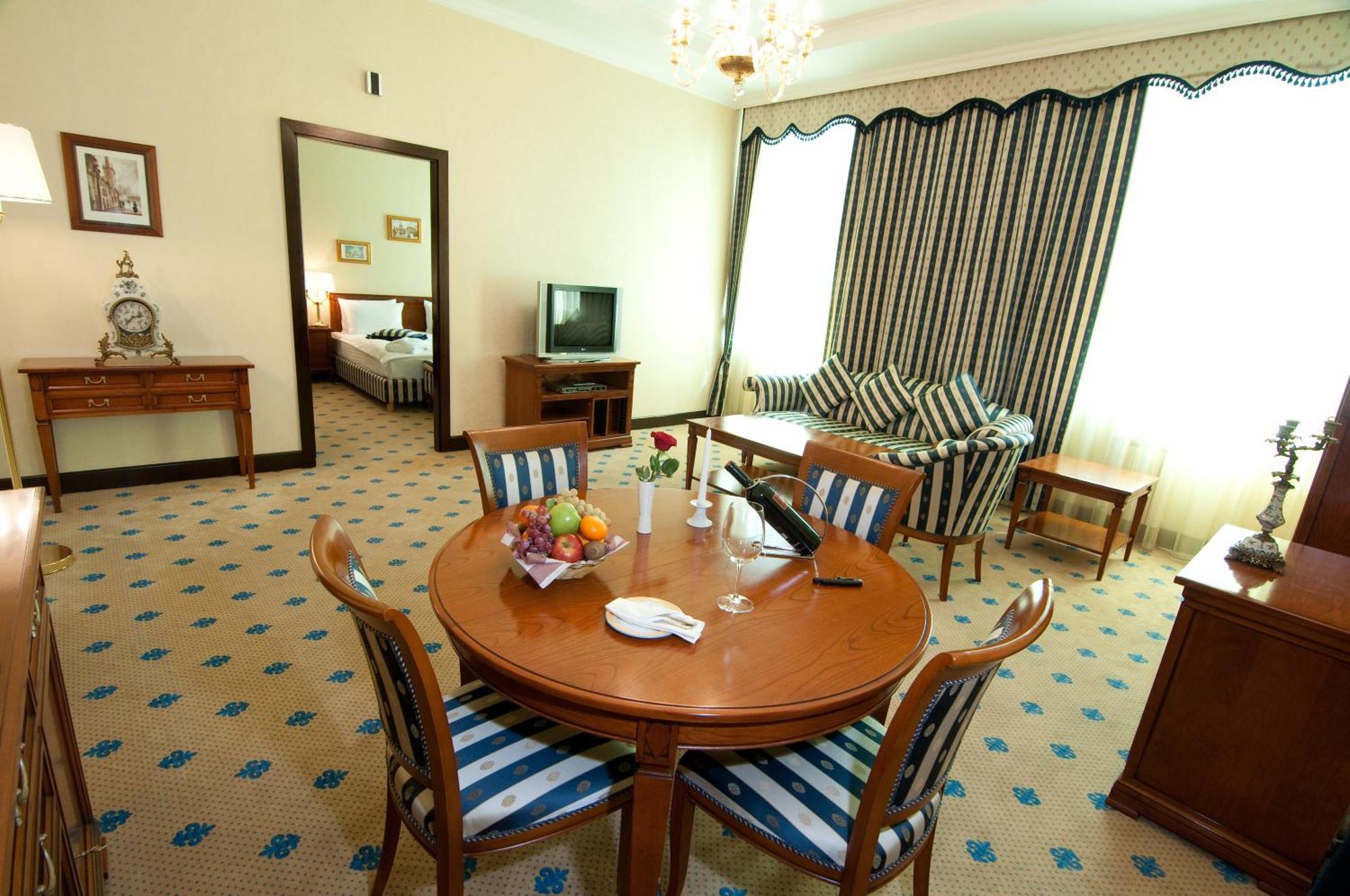 Grand Tien Shan Hotel Almaty Exterior foto