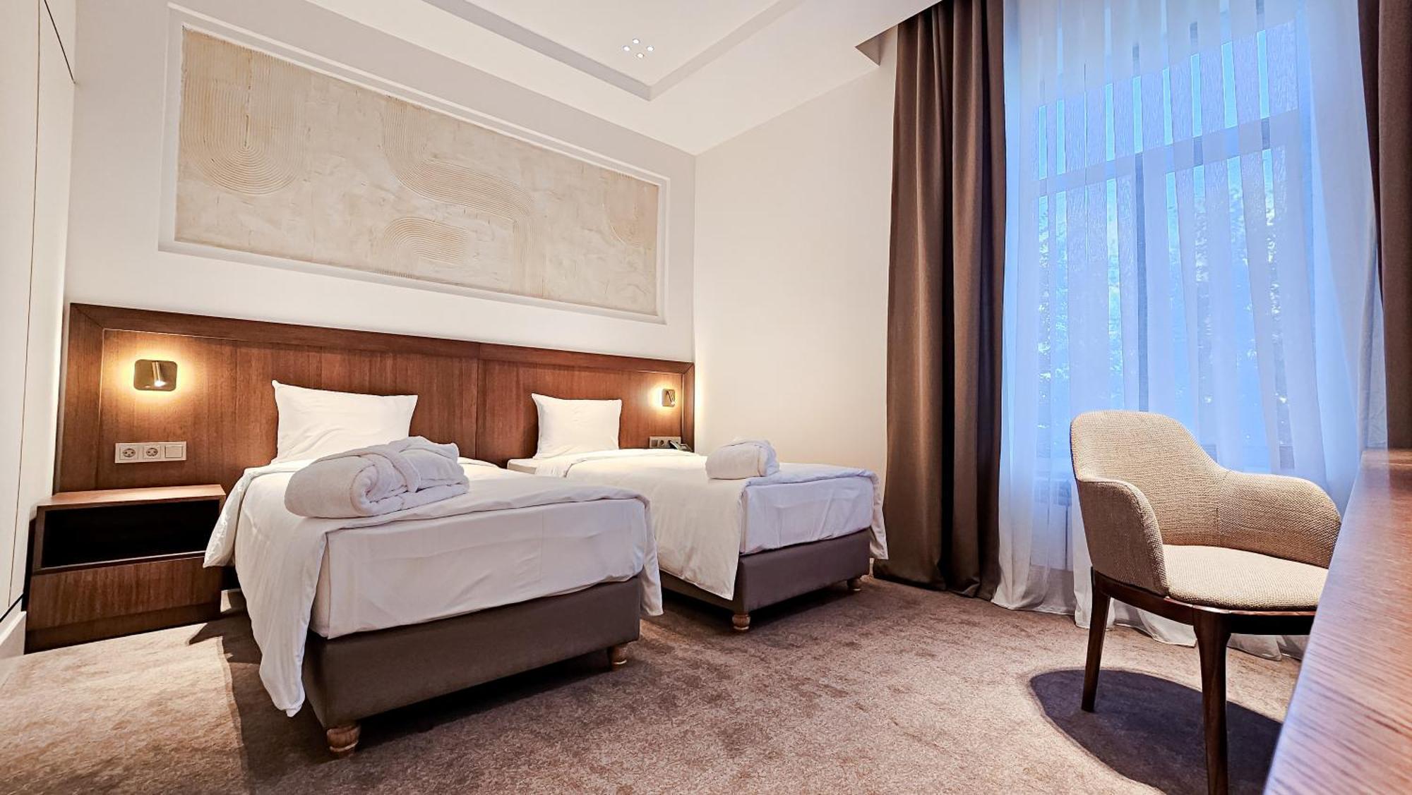 Grand Tien Shan Hotel Almaty Exterior foto