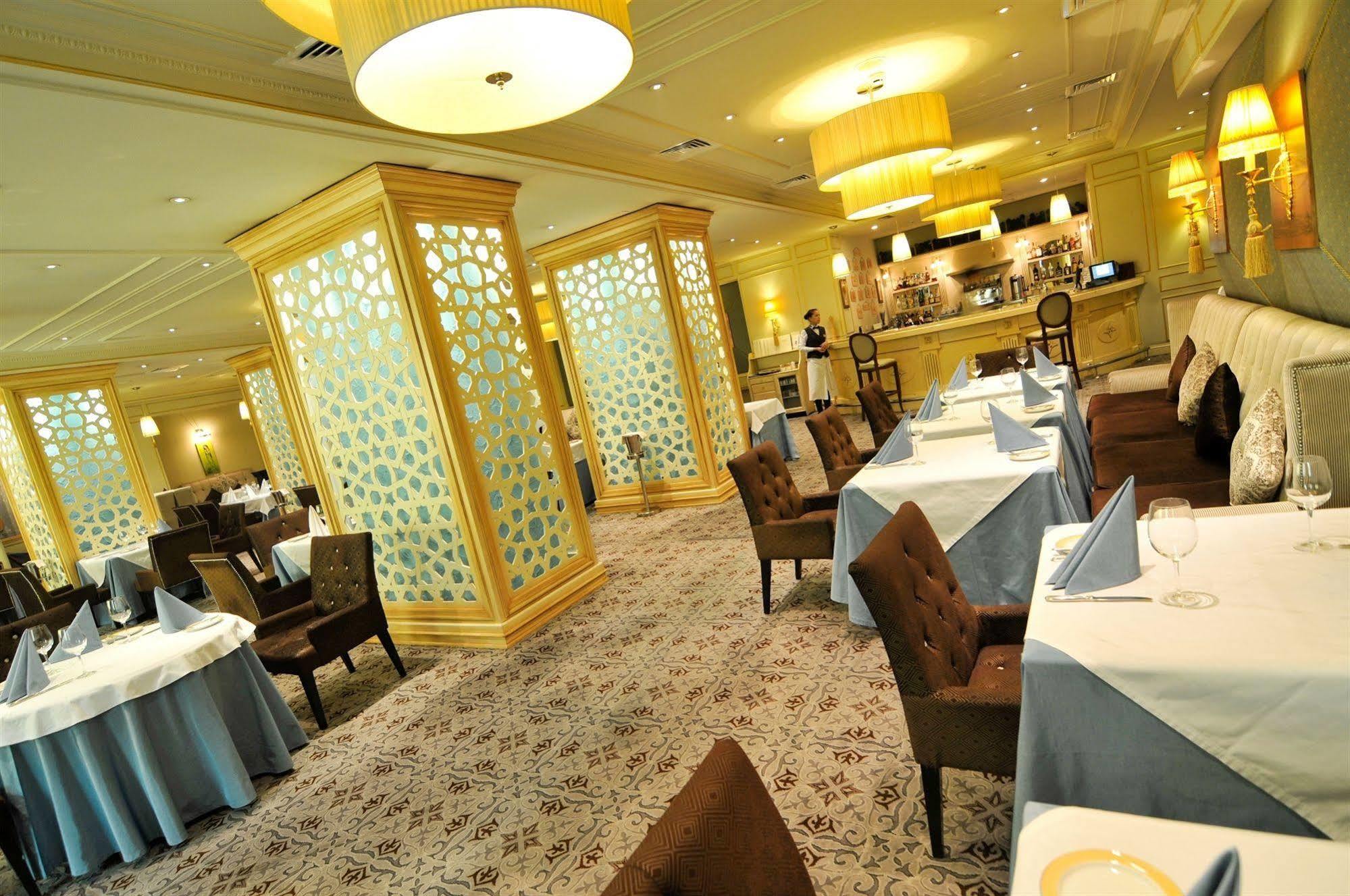 Grand Tien Shan Hotel Almaty Restaurant foto